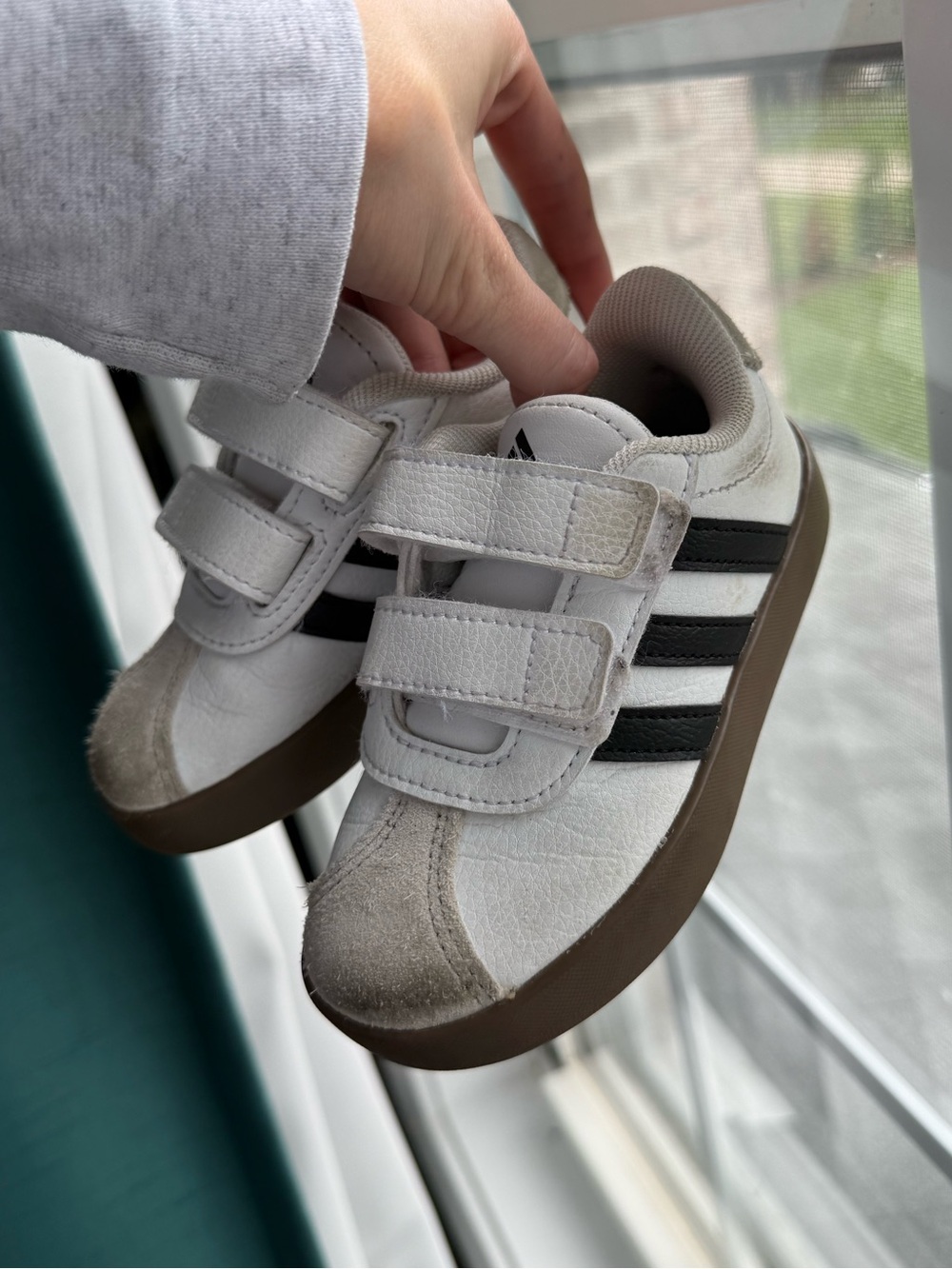 SIZE 7 TODDLER ADIDAS SNEAKERS